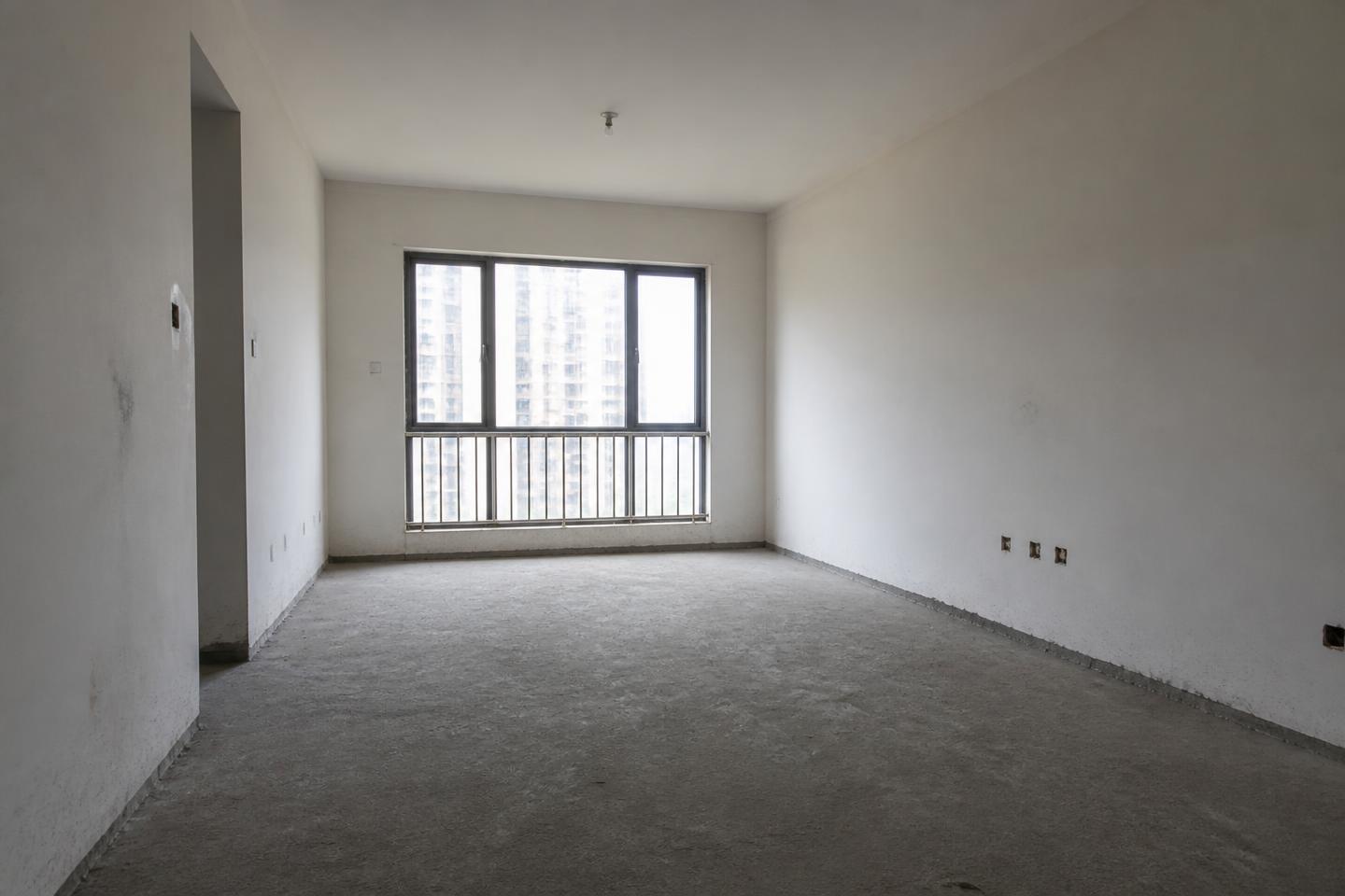 Bare apartment living room before interior work